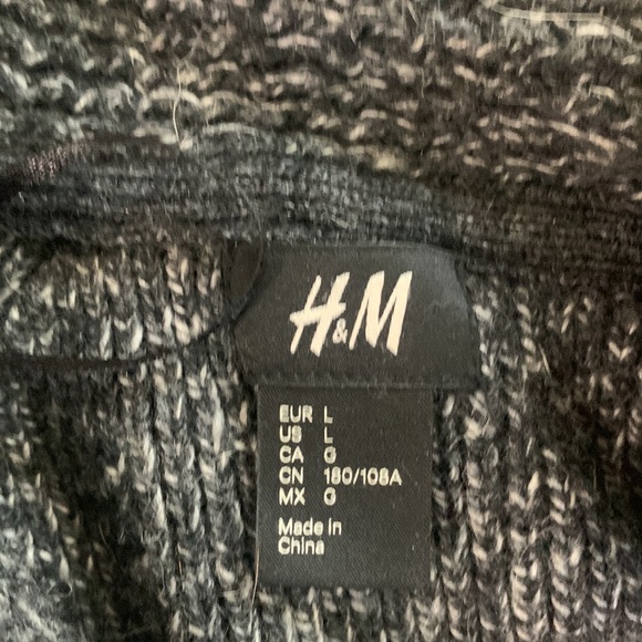 H&M button up sweater - Picture 3 of 4